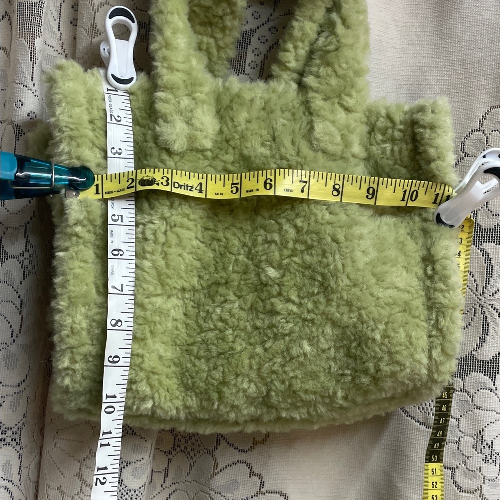 Urban Outfitters Plush Green Tote NWT - Picture 6 of 6